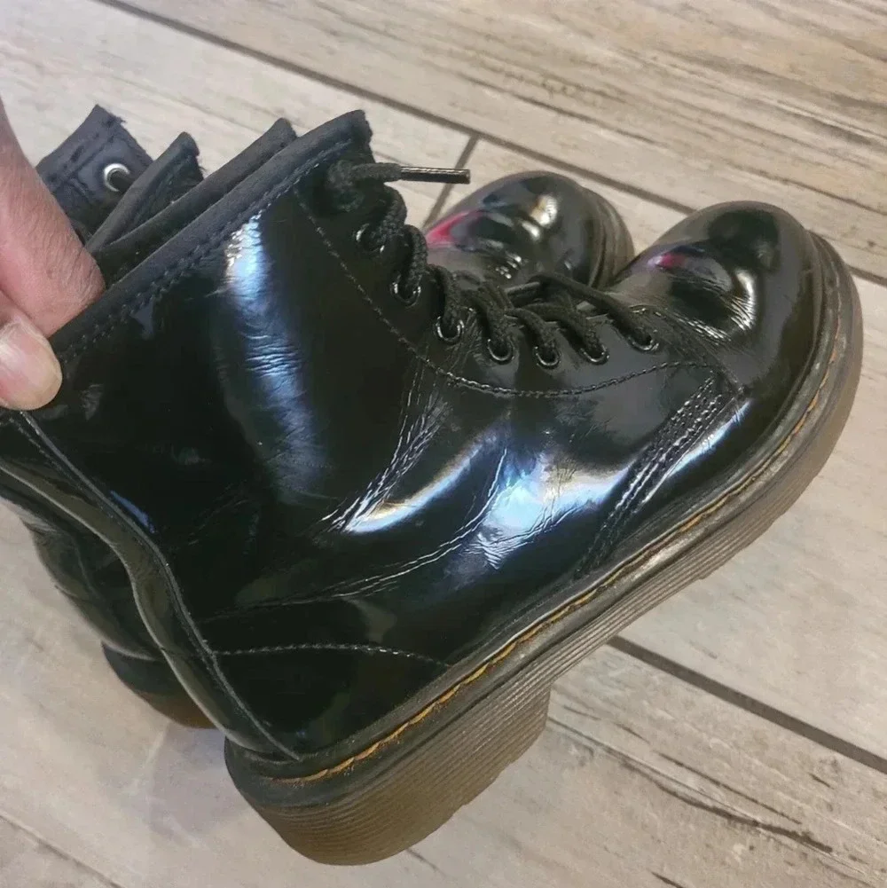 DR. MARTENS 1460 AirWair black patent leather 8 eye lace-up zipper boots Size 3